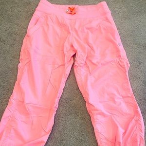 Lululemon peach capris